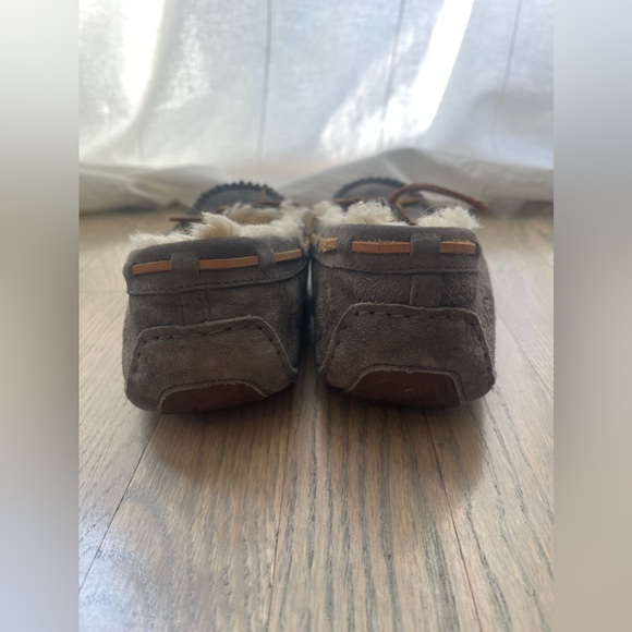 UGG Dakota Shearling Wool Moccasin Slippers Cozy Pewter Gray Size 7 - Picture 5 of 7